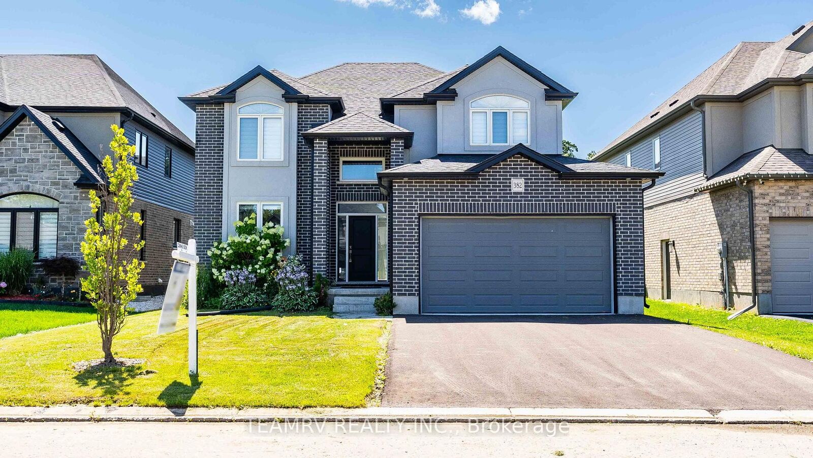 Property Photo: 382 Masters Drive ON N4T 0H9