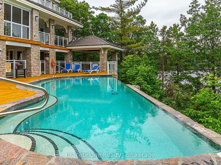 Property Photo: 1869 Muskoka Rd 118 Highway W L203-A2 ON P1L 1W8