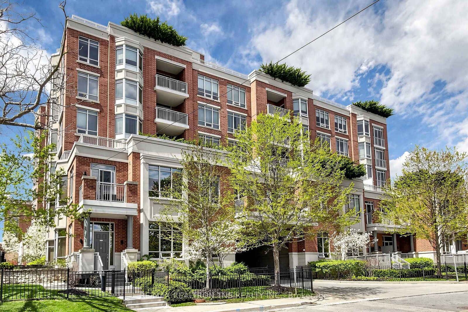 Property Photo: 10101 Yonge Street 313 ON L4C 1T7