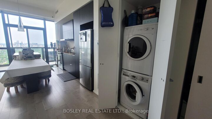 Property Photo:  101 Charles Street E 4709  ON M4Y 0A9 
