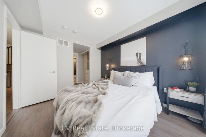 Property Photo: 500 Alex Gardner Circle 104 ON L4G 3G5