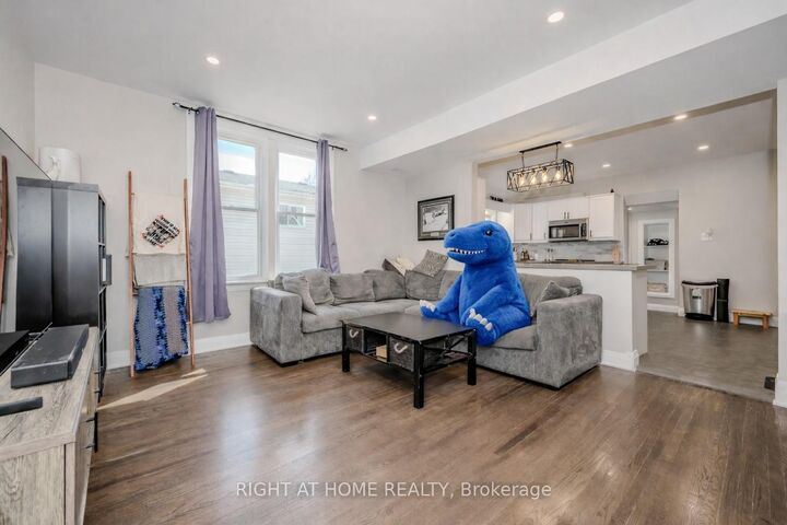 Property Photo: 126 Poplar Avenue ON L7J 2E2
