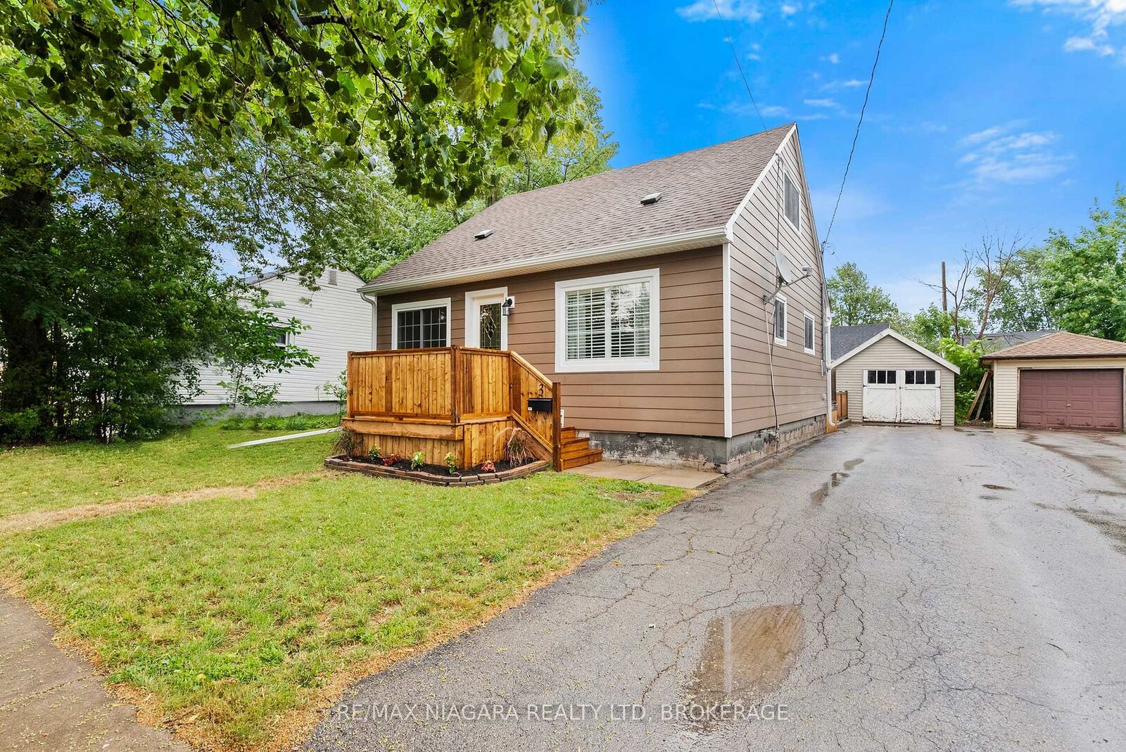 Property Photo: 3 Osborne Street ON L2A 3X8