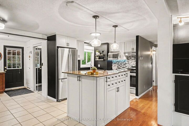 Property Photo: 1497 Blackheath Street ON K1E 1K6