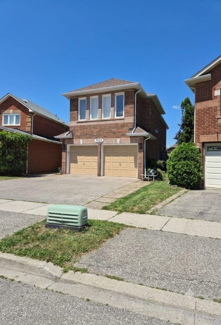 Property Photo: 7123 Spyglass Crescent ON L5N 7H2