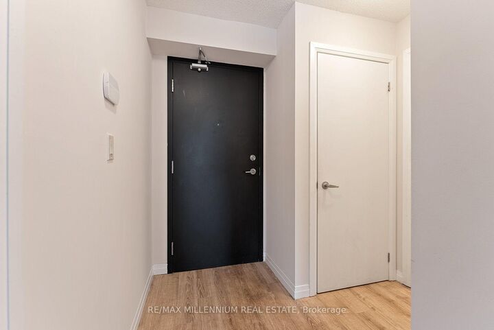 Property Photo:  2150 Lawrence Avenue E 1609  ON M1R 3A7 