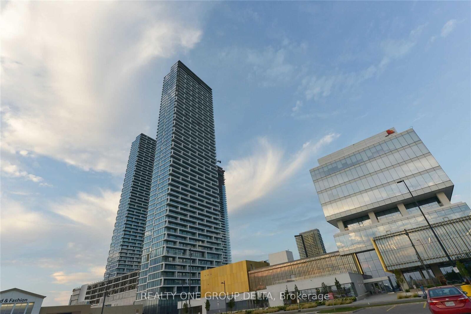 Property Photo: 898 Portage Parkway 4002 ON L4K 3Y8