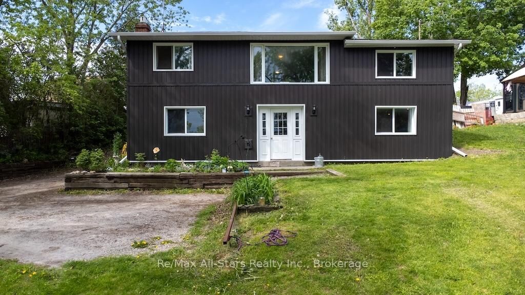 Property Photo: 9 Riverside Drive ON K9V 0H6