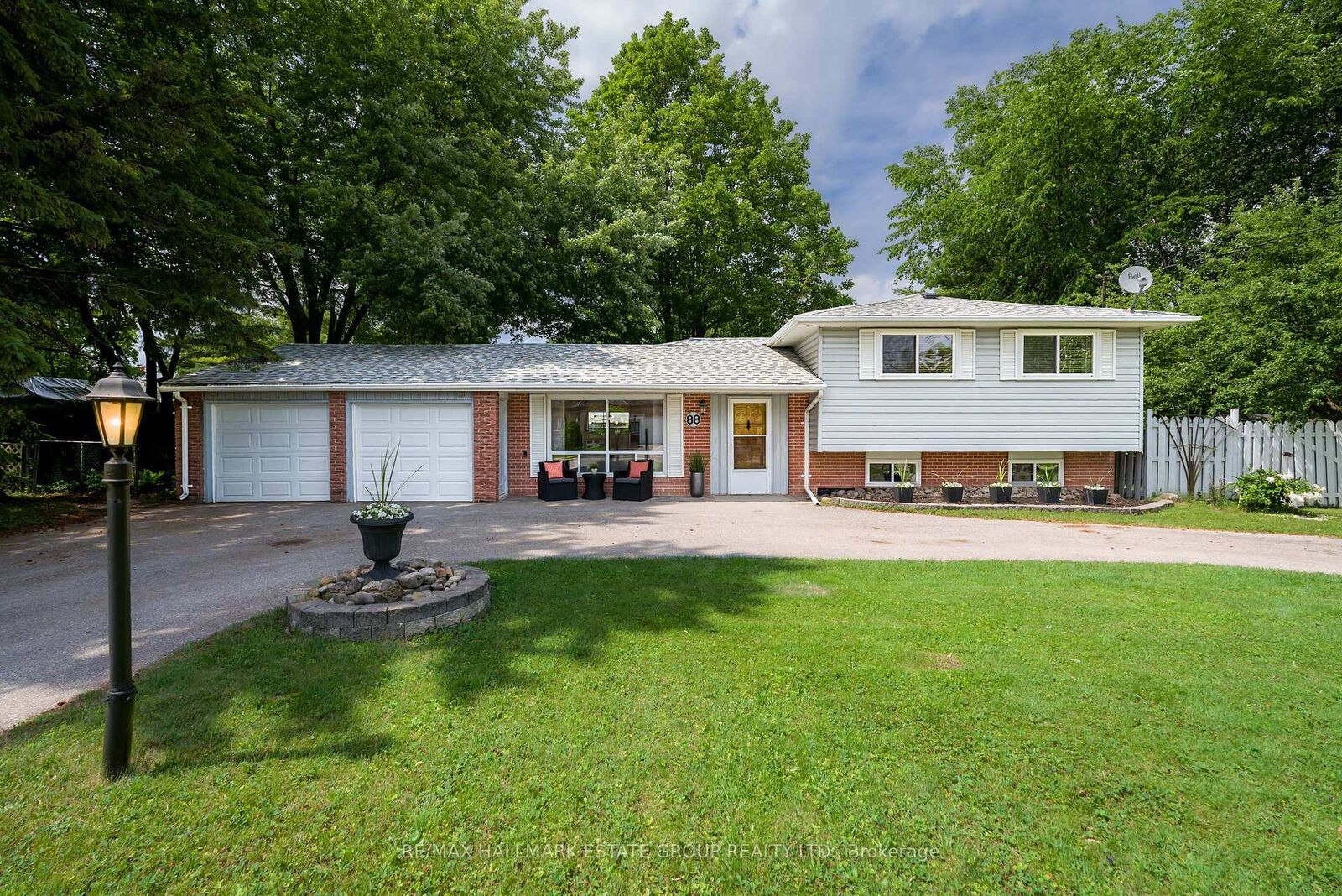 Property Photo: 88 Lakeland Crescent ON L4E 2Z9