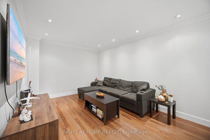 Property Photo: 121 Bob O'Link Avenue ON L4K 1H1