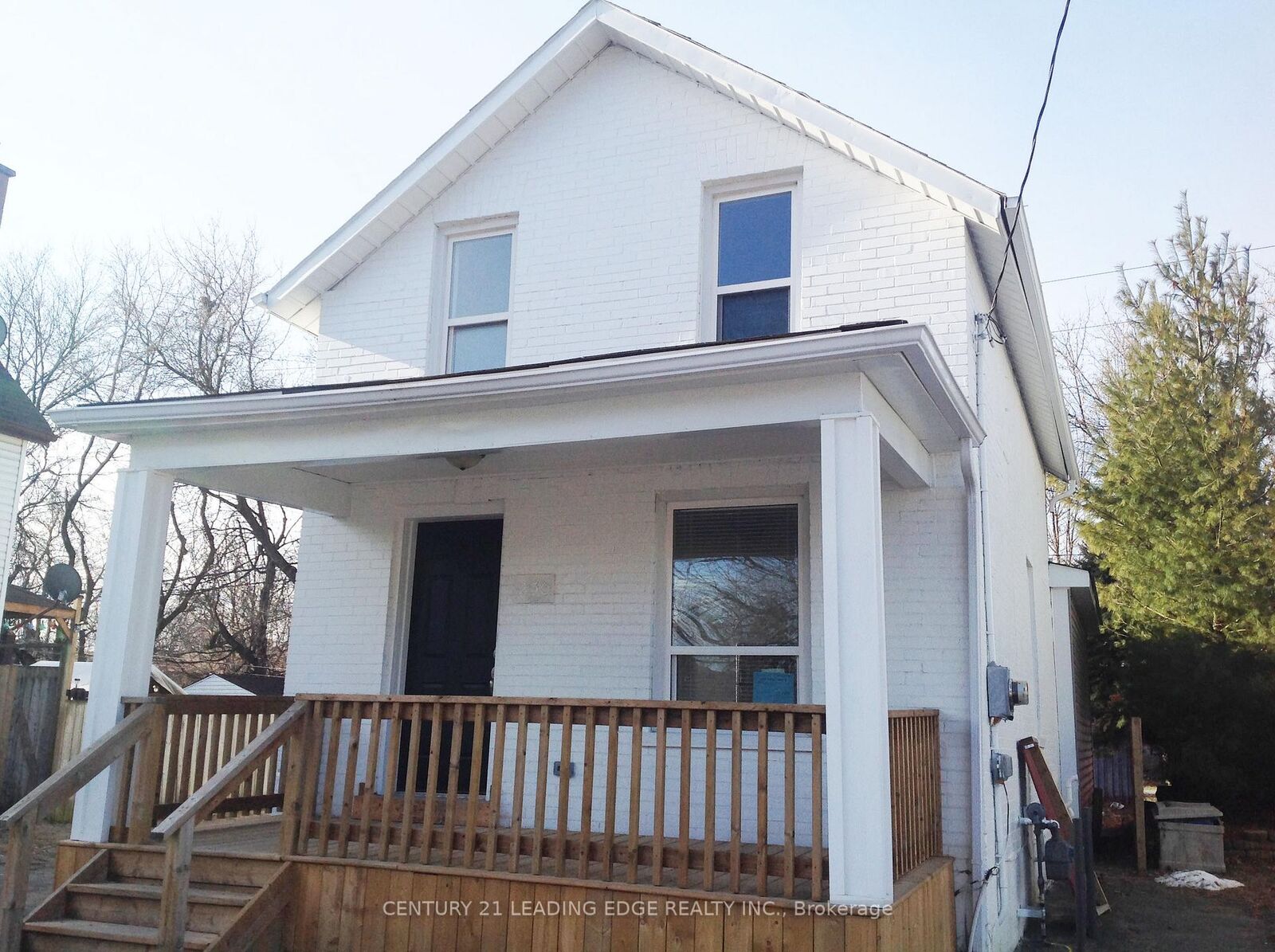 Photo de la propriété:  230 Court Street  ON L1H 4W7 