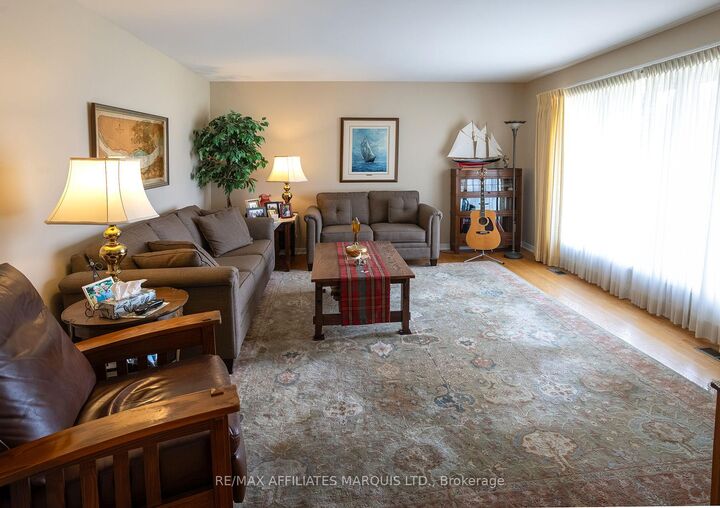 Property Photo: 44 Broder Crescent ON K0C 1X0