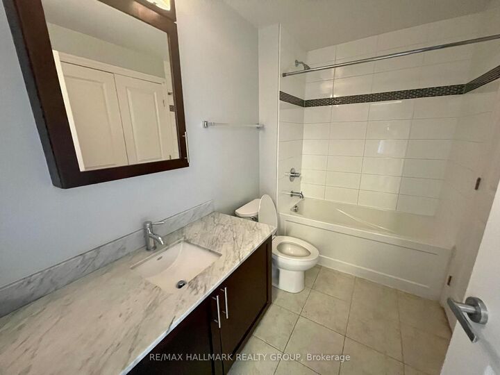Property Photo: 242 Rideau Street 2105 ON K1N 0B7