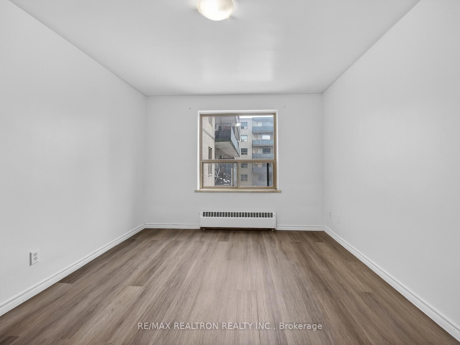 Property Photo: 275 Wentworth Street W 503 ON L1J 1N1