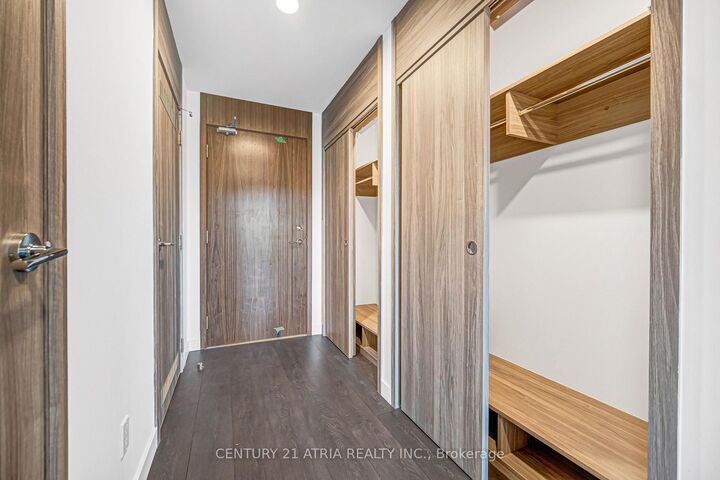 Property Photo: 18 Esther Shiner Boulevard ON M2K 0J7