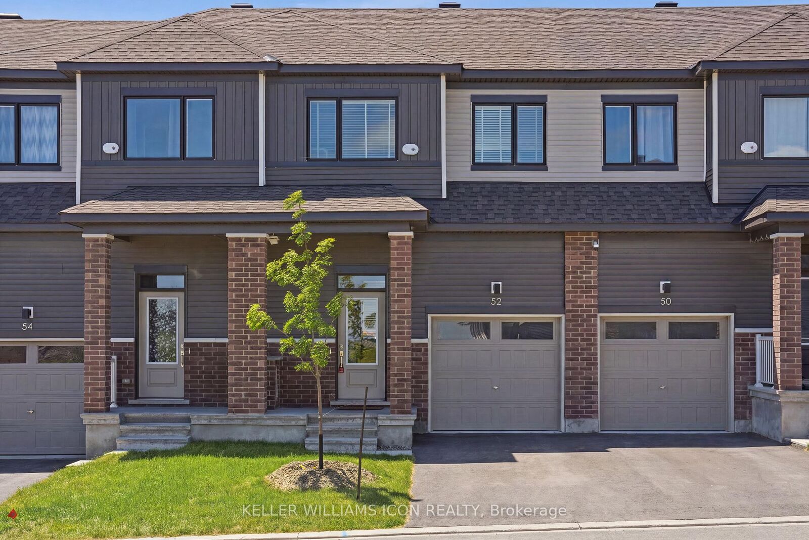 Property Photo: 52 Pumice Place ON K2J 7H5
