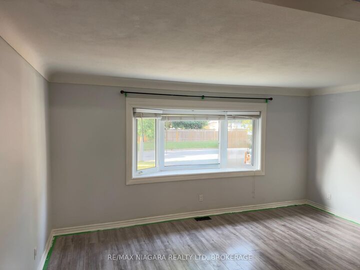 Property Photo:  8 Lakehurst Drive  ON L2N 4C2 