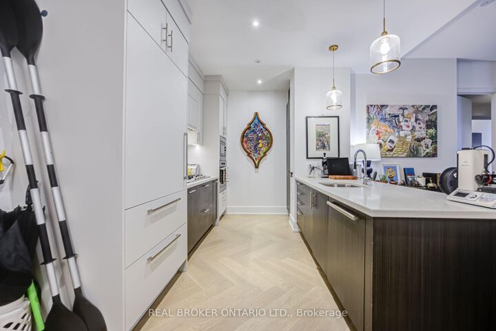 Property Photo: 29 Queens Quay E 916 ON M5E 0A4