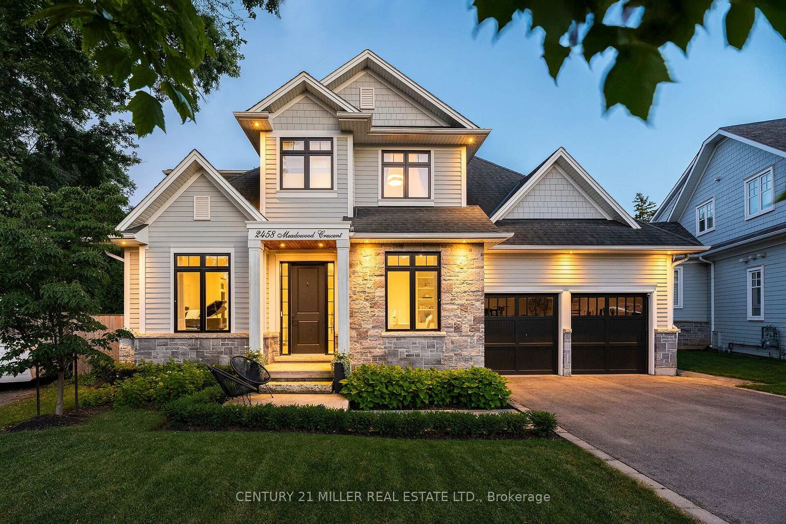 Property Photo: 2458 Meadowood Crescent ON L6L 1V6