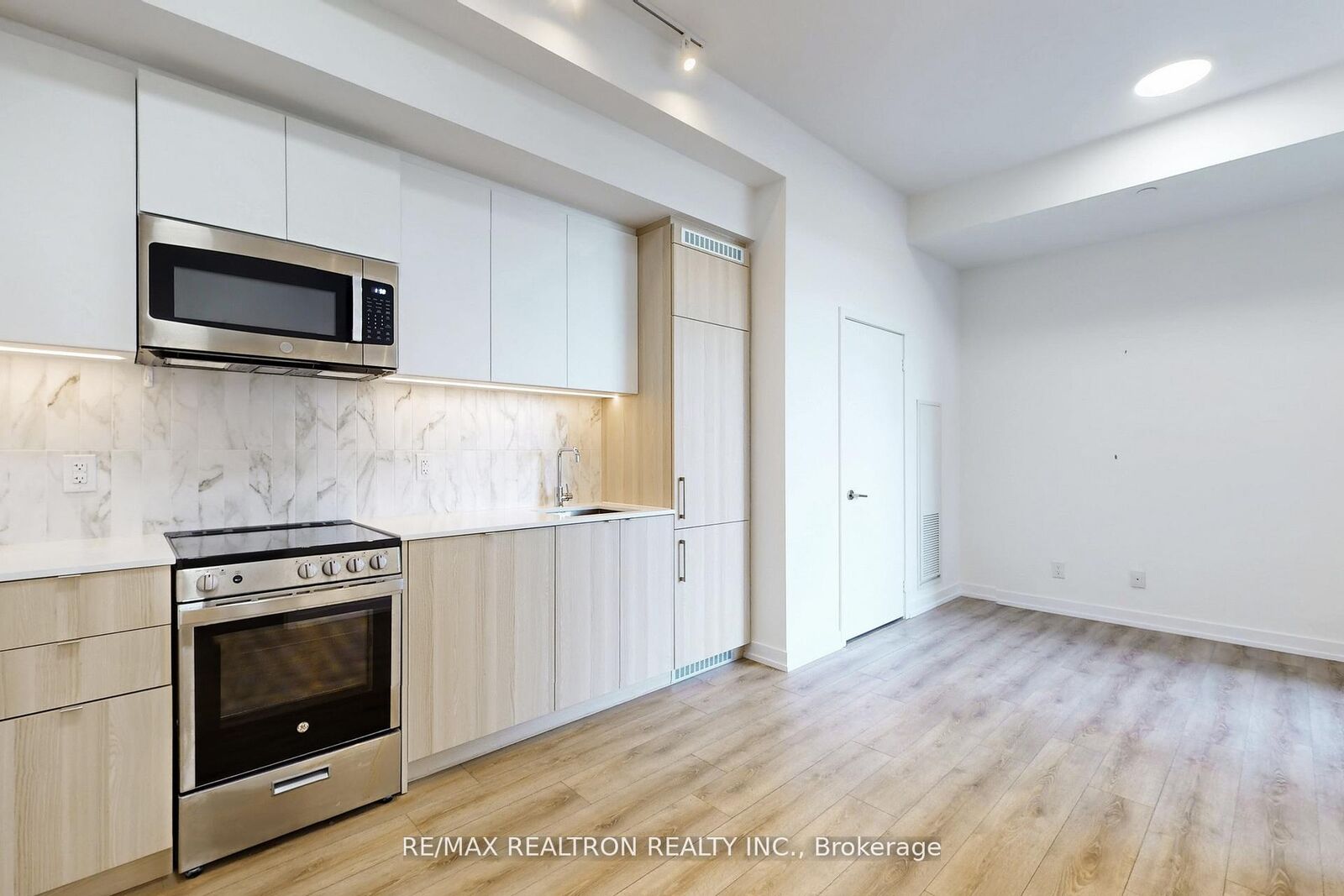 Property Photo: 500 Dupont Street 301 ON M6G 0B8