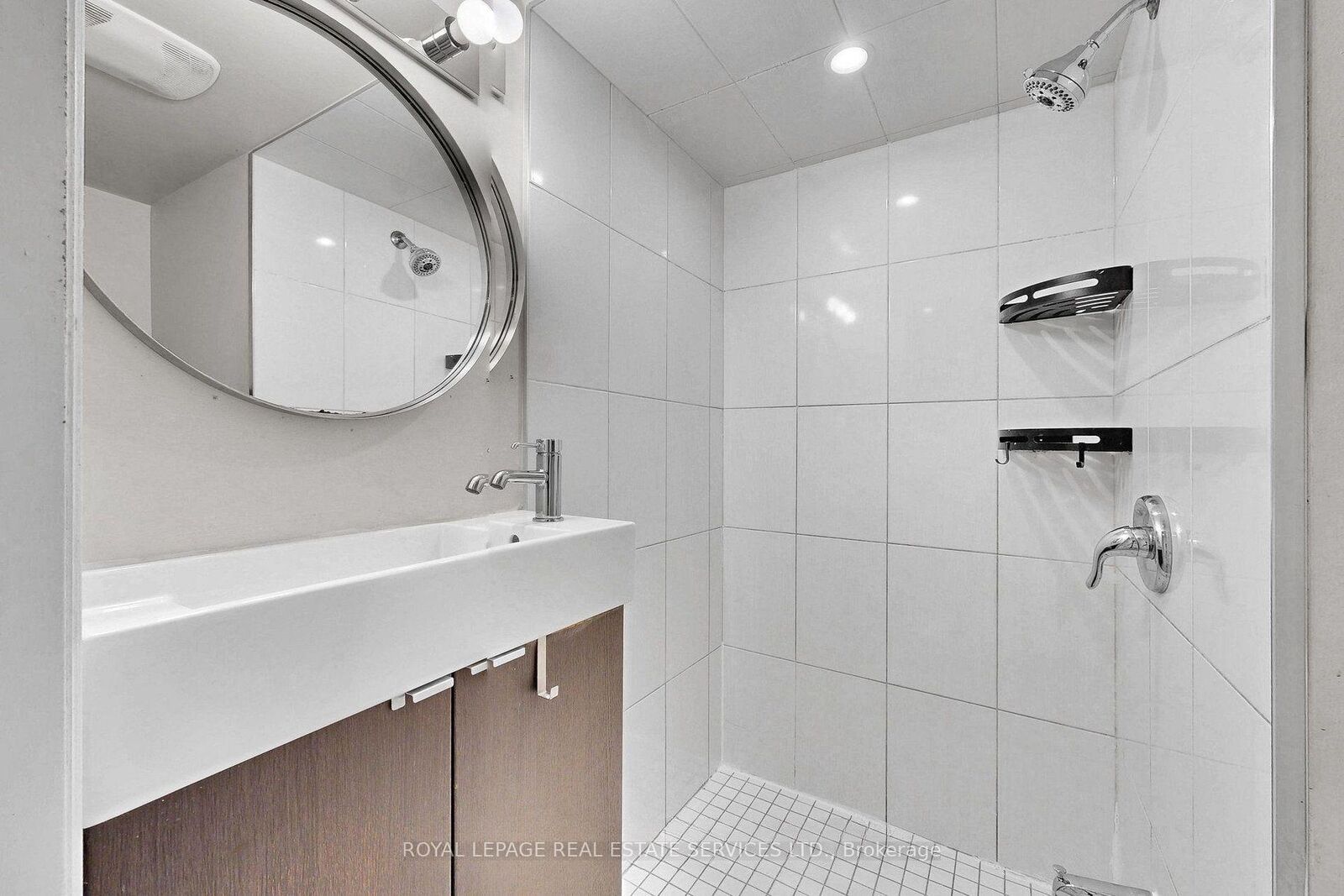 Property Photo:  119 Essex Street Lower  ON M6G 1T4 