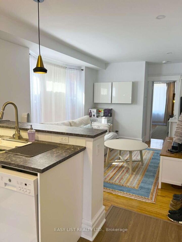Property Photo:  5 Garnock Avenue 2  ON M4K 1M1 