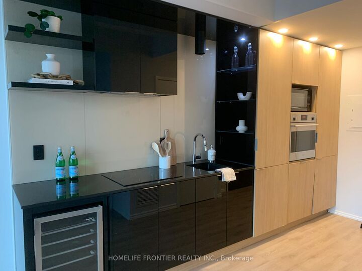 Property Photo: 70 Temperance Street 4004 ON M5H 0B1