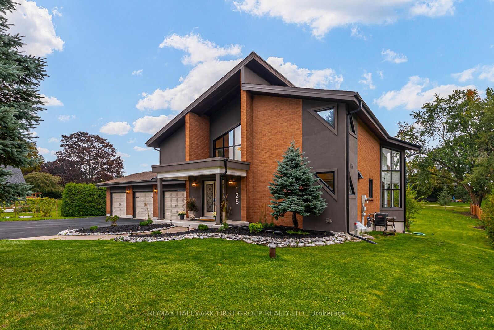 Property Photo: 125 Percy Crescent ON L9L 1B4