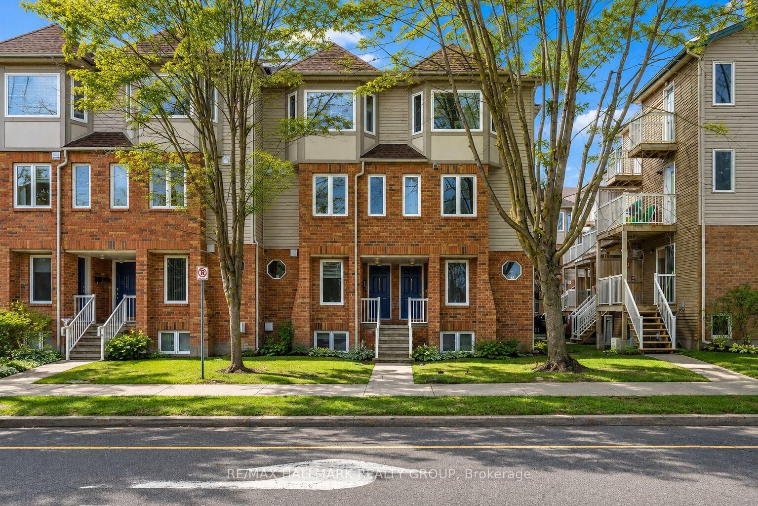 Property Photo: 1344 Guthrie Street ON K2H 1G8