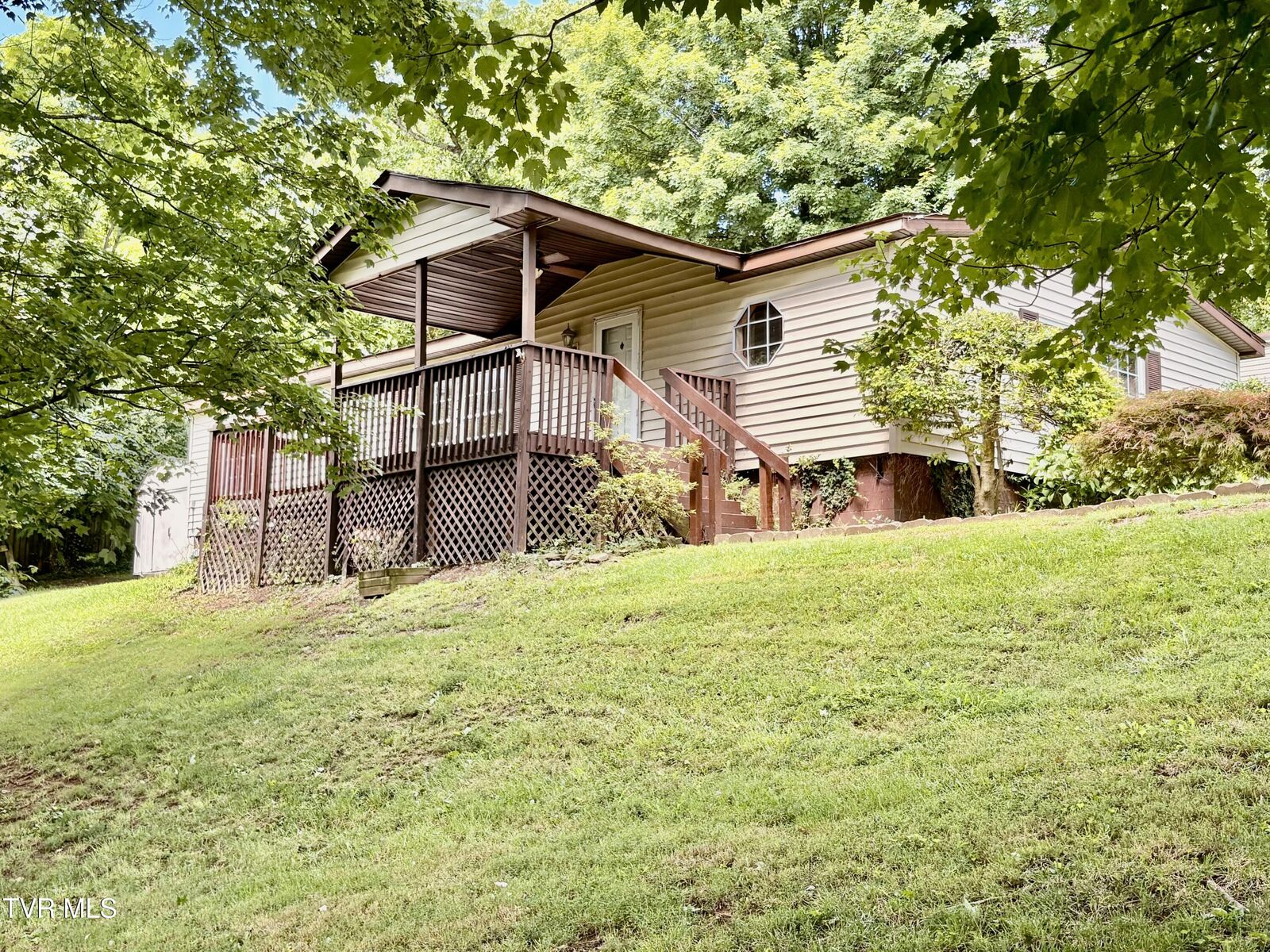 Property Photo: 3327 Horseshoe Drive TN 37663