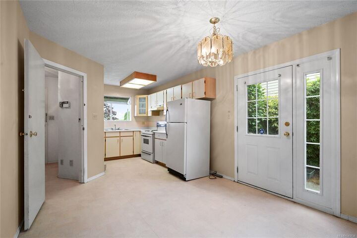 Property Photo: 4216 Ponderosa Cres BC V8Z 7G2