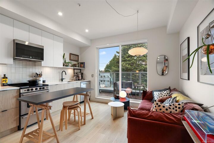 Property Photo: 1301 Hillside Ave #306 BC V8T 0E3