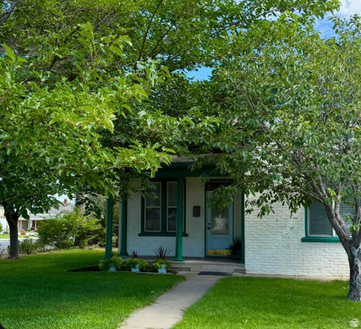 Property Photo:  807 E 300 S  UT 84660 