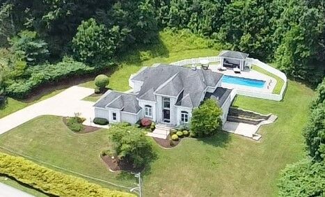 Property Photo:  64 Wiggins Lane  PA 15401 