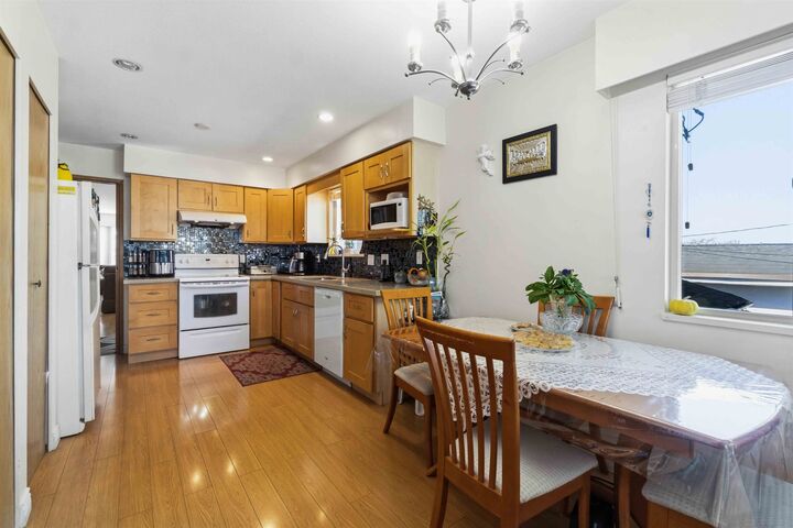 Property Photo:  549 E 56th Avenue  BC V5X 1R6 
