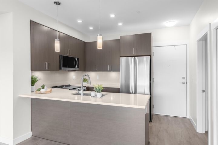 Property Photo: 33886 Pine Street 304 BC V2S 0N9