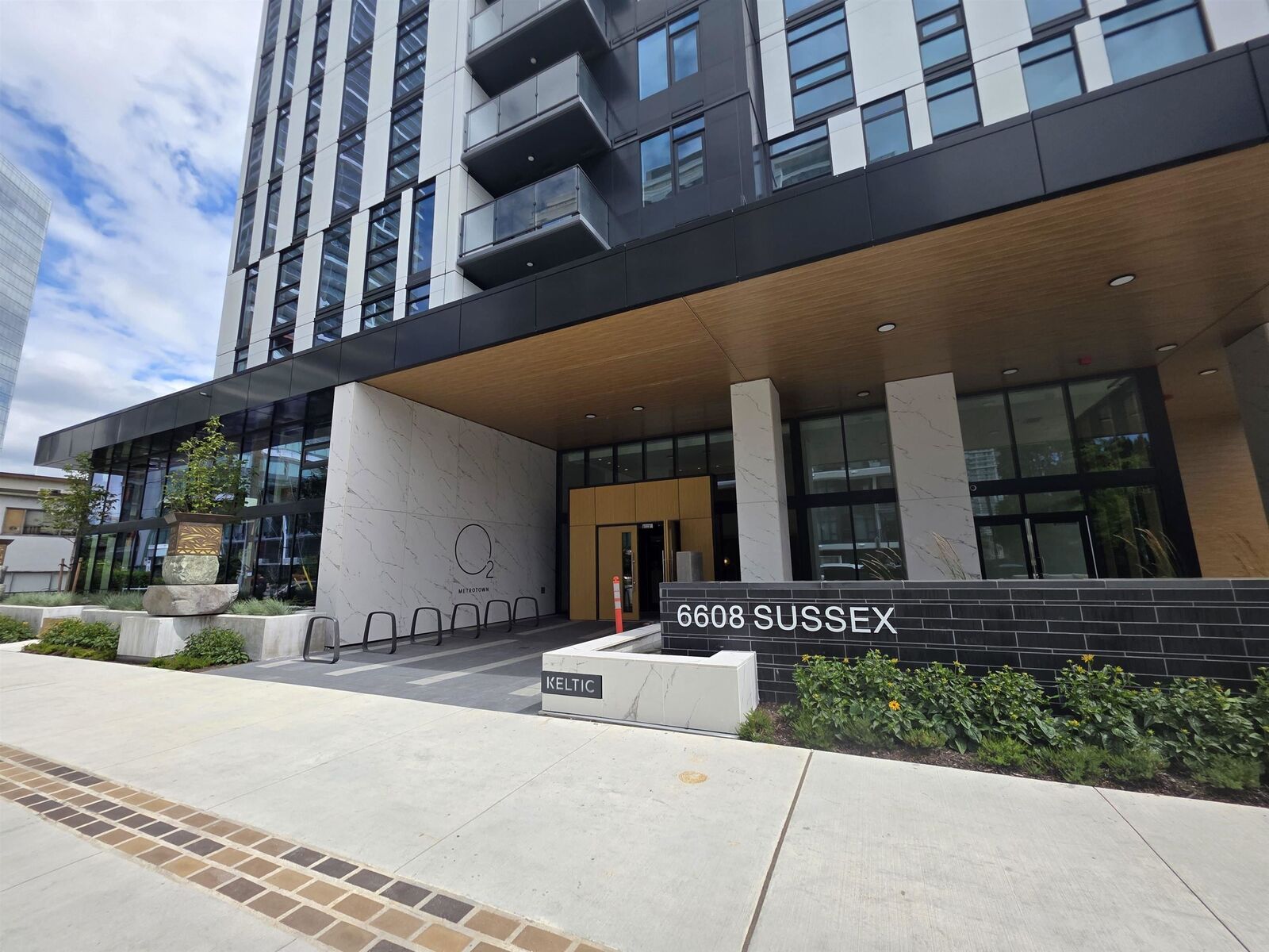 Property Photo: 6608 Sussex Avenue 1909 BC V5H 0M3