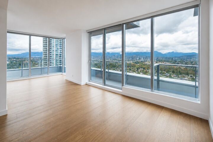 Property Photo: 6000 McKay Avenue 2907 BC V5H 0K2
