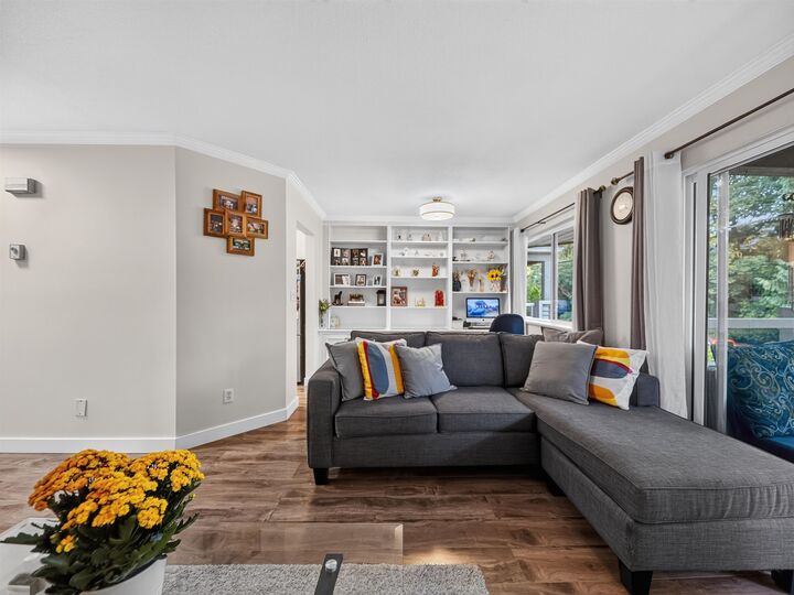 Property Photo:  828 W 16th Street 7  BC V7P 1R3 
