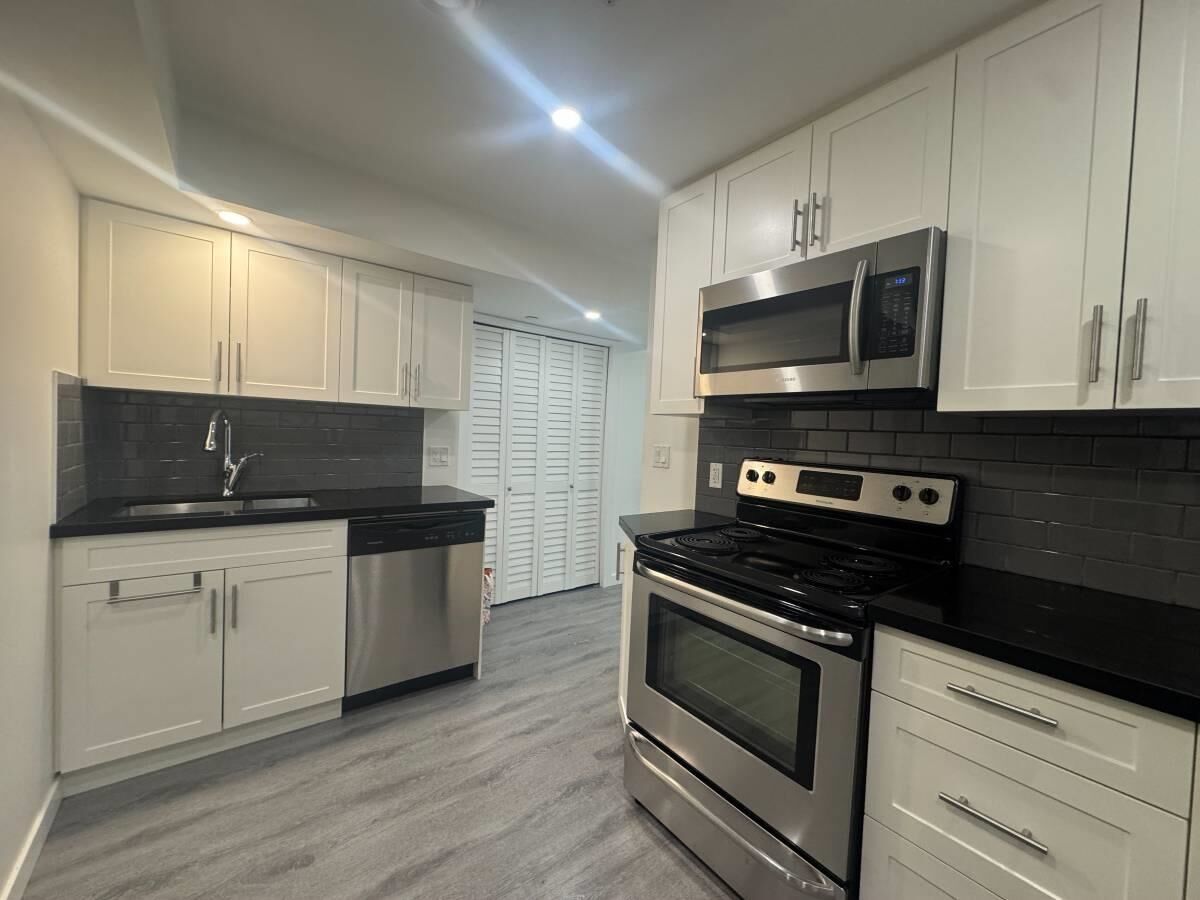 Property Photo:  24878 108 Ave Suite  BC V2W 1G8 