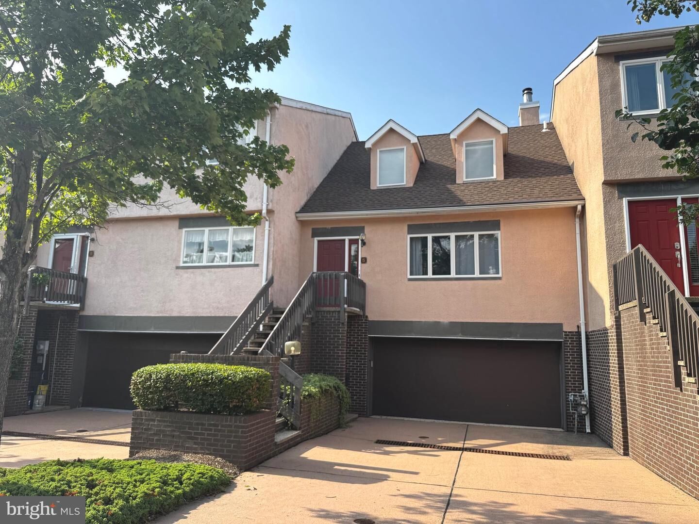 Property Photo: 5 Hanover Court NJ 08540
