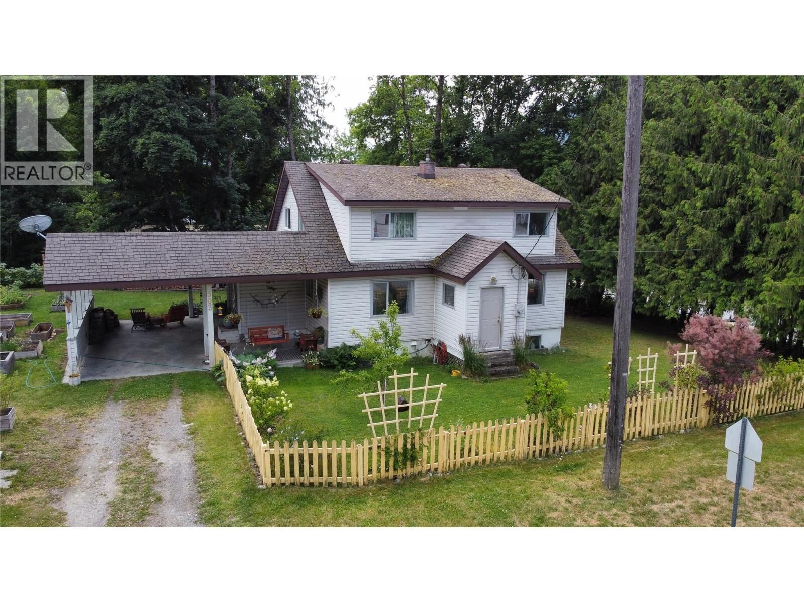 Property Photo:  503 7th Avenue  BC V0G 1S1 