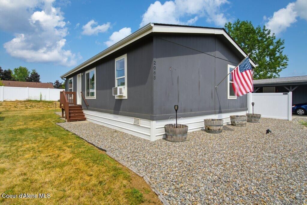 Property Photo: 2065 W Windermere Ave ID 83815