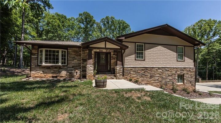 Property Photo:  8511 Viking Drive  NC 28173 