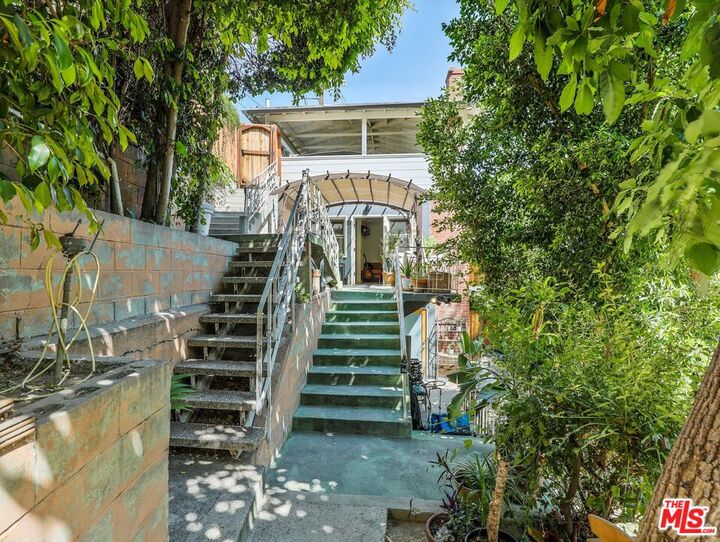 Property Photo:  6921 Paseo Del Serra Dr  CA 90068 