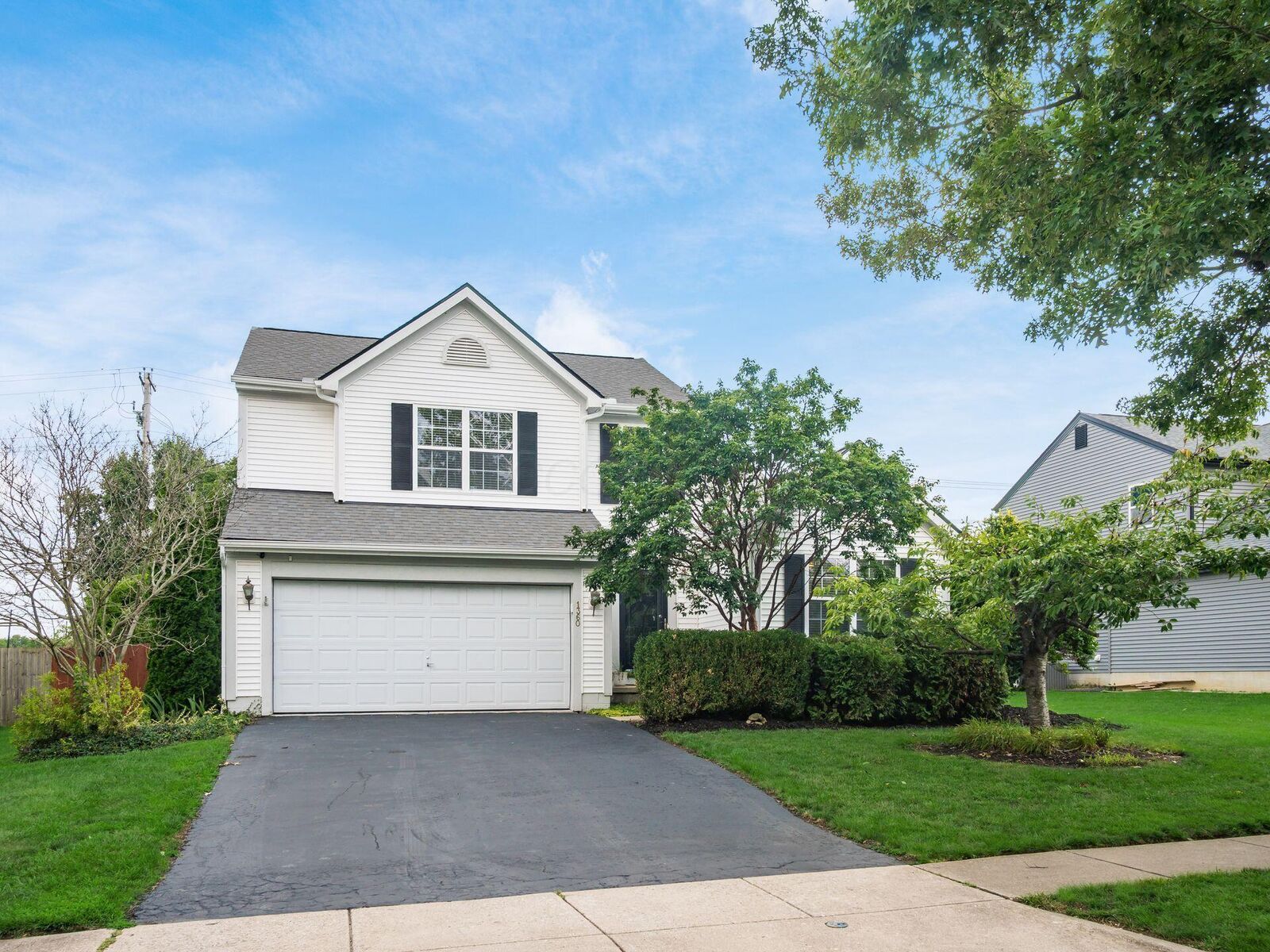Property Photo:  1360 Great Hunter Drive  OH 43123 