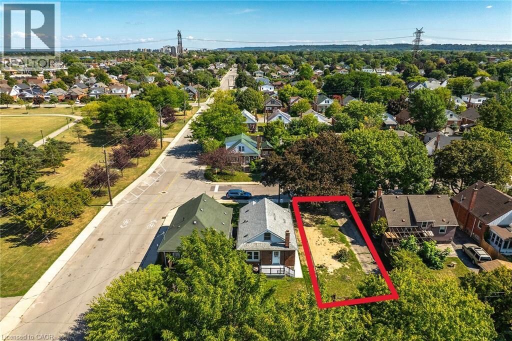 Property Photo:  128 Auburn Avenue  ON L8K 3B2 