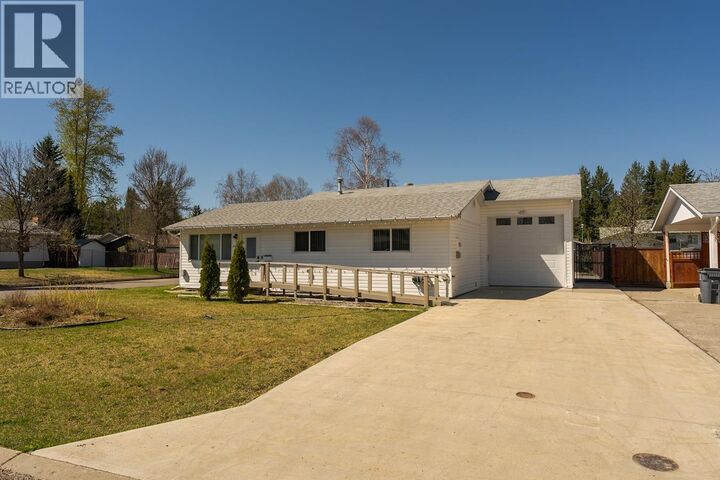 7759 Queens Crescent — photo 1