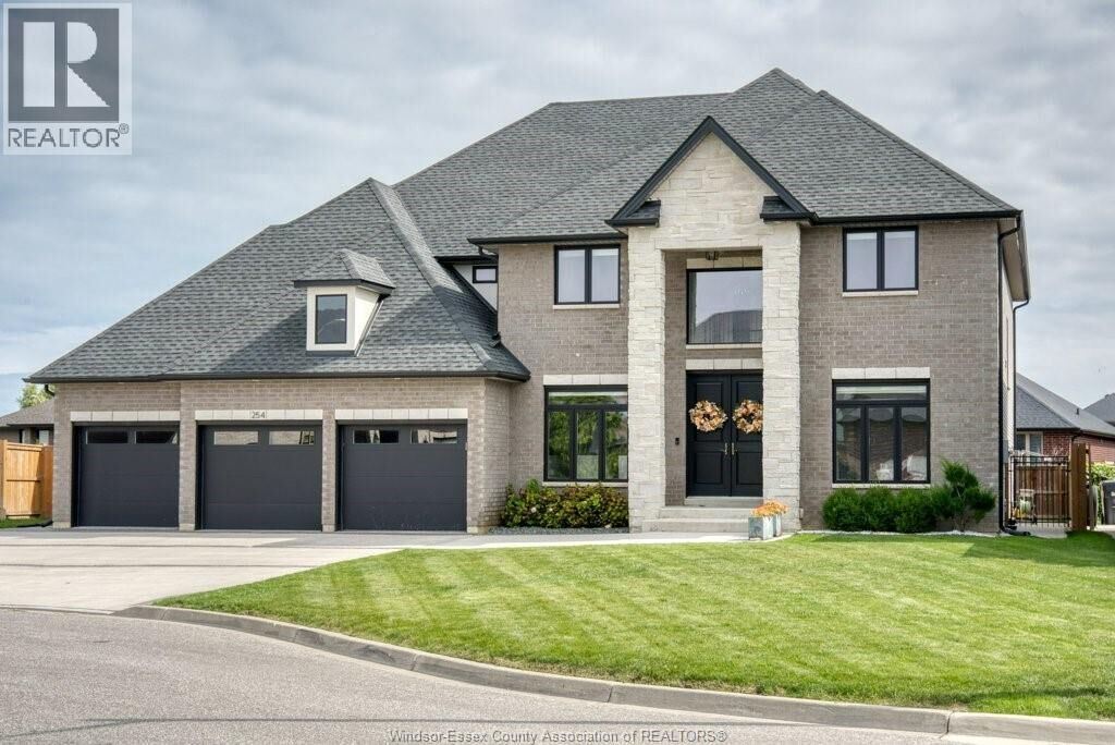 Property Photo:  254 Arkona Court  ON N0R 1A0 