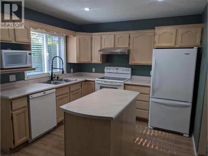 Property Photo: 615 Glenmeadows Road 77 BC V1V 1N9